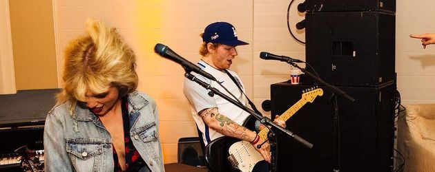 Taylor Swift und Ed Sheeran auf einer Party Taylor Swift und Ed Sheeran auf einer Party