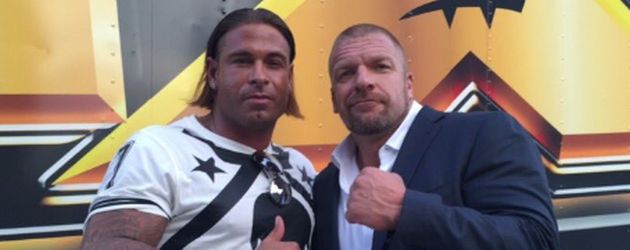Tim Wiese mit WWE-Wrestler Paul Michael Levesque alias "Triple H" Tim Wiese mit WWE-Wrestler Paul Michael Levesque alias "Triple H"