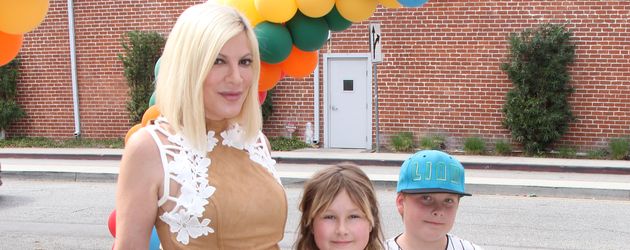 Tori Spelling mit ihren Kindern Stella, Hattie, Liam und Finn McDermott Tori Spelling mit ihren Kindern Stella, Hattie, Liam und Finn McDermott