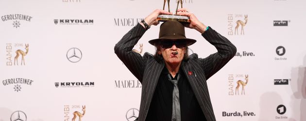 Udo Lindenberg mit seinem Bambi Udo Lindenberg mit seinem Bambi