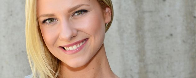 Valentina Pahde zeigt ein Herz Valentina Pahde zeigt ein Herz