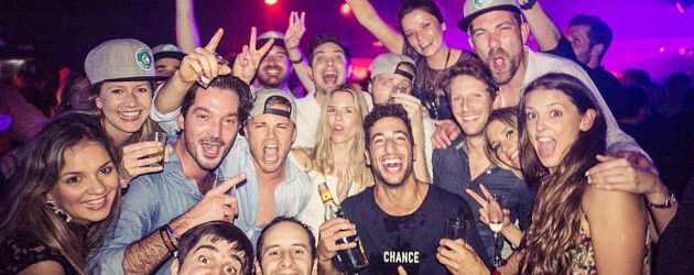 Weltmeister Nico Rosberg und seine Freunde beim Feiern Weltmeister Nico Rosberg und seine Freunde beim Feiern