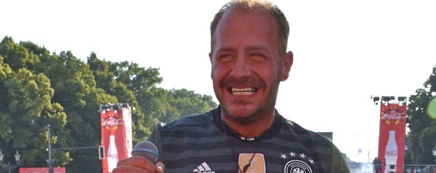 Will Herren beim EM-Spiel Deutschland gegen Nordirland auf der Fanmeile in Berlin Will Herren beim EM-Spiel Deutschland gegen Nordirland auf der Fanmeile in Berlin